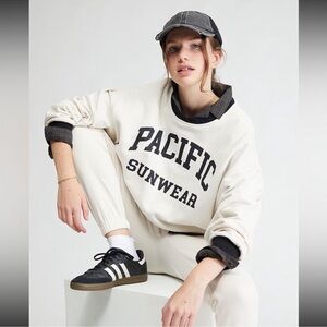 Pacsun Large‎ White Pacific Sunwear Oversized Sweatshirt with Black Trim, Size M